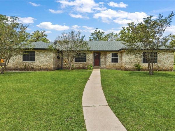 250 Hickory DR, Elgin, TX 78621