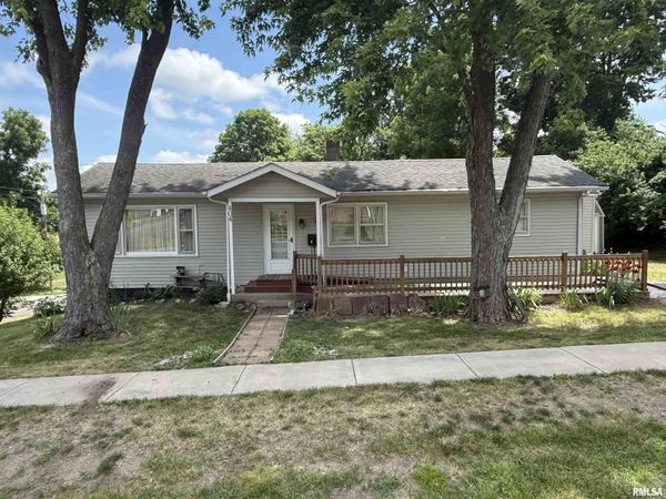 404 S 12TH Street, Petersburg, IL 62675