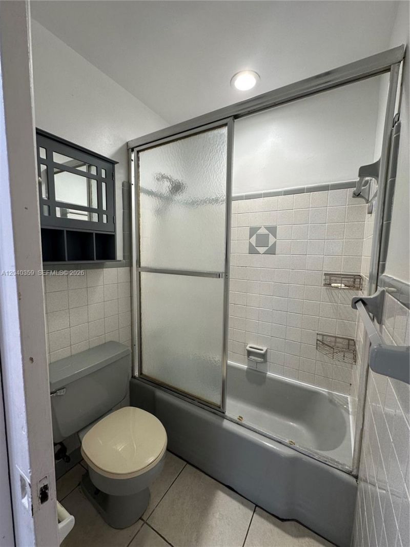 819 NE 8th St, Unit 2, Hallandale Beach, FL 33009 Photo