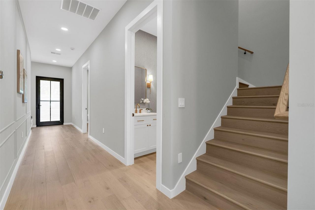 9 E Steele Street, Orlando, FL 32804 Photo