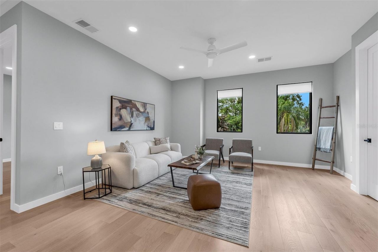 9 E Steele Street, Orlando, FL 32804 Photo