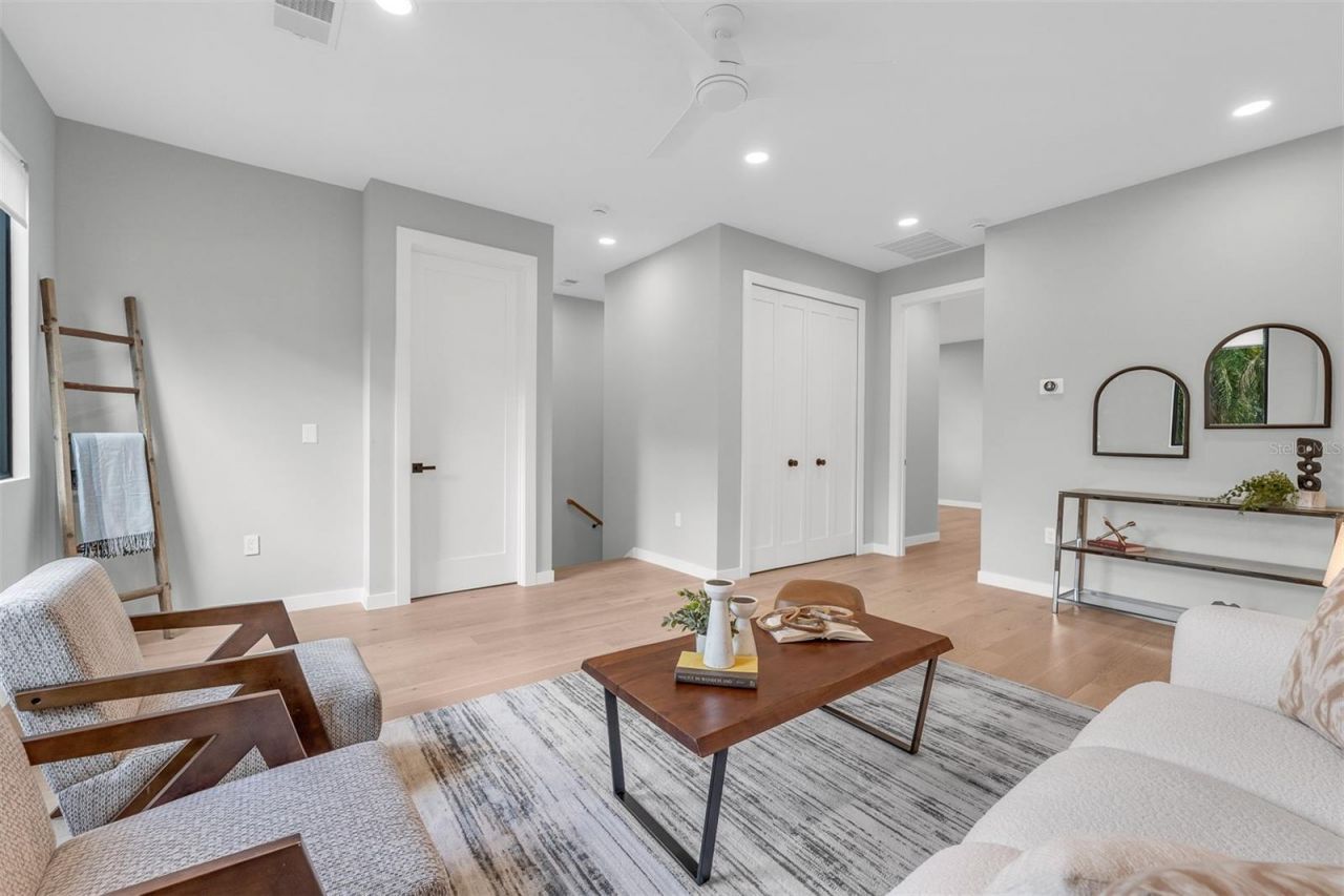 9 E Steele Street, Orlando, FL 32804 Photo