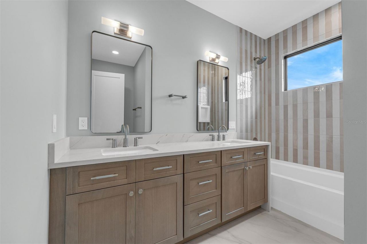 9 E Steele Street, Orlando, FL 32804 Photo