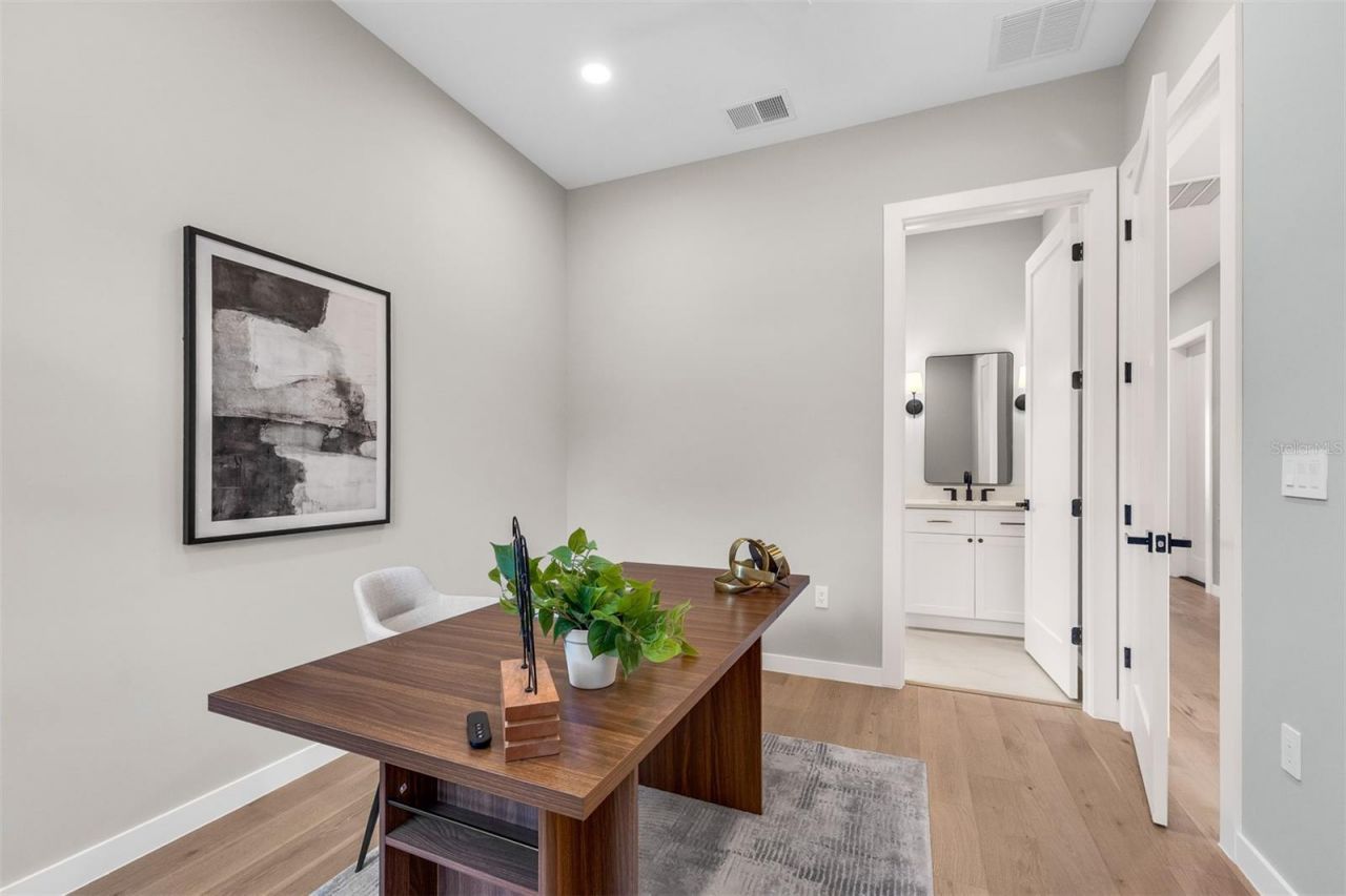 9 E Steele Street, Orlando, FL 32804 Photo