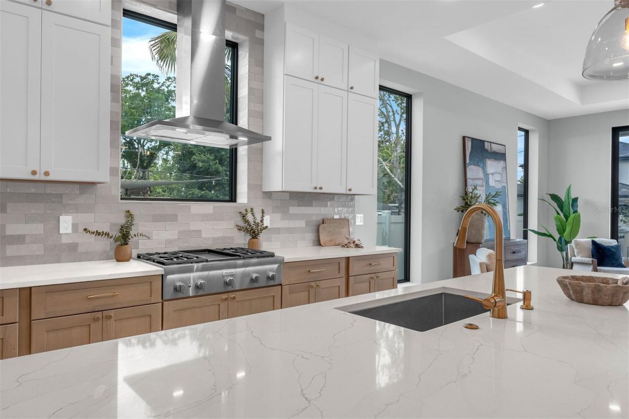 9 E Steele Street, Orlando, FL 32804 Photo
