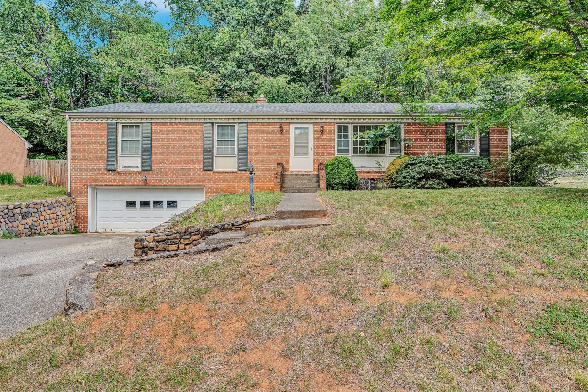 3331 Longhorn Rd, Roanoke, VA 24018 Main Photo