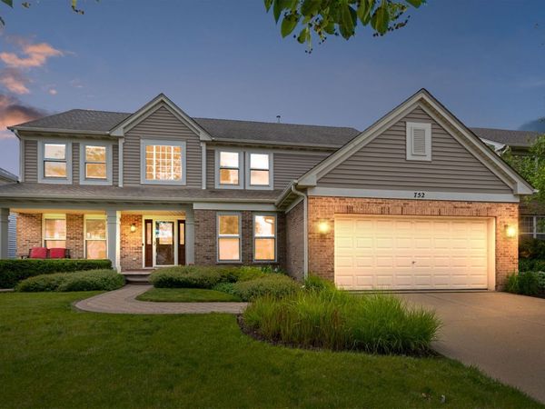 752 Easton Lane , Elk Grove Village, IL 60007