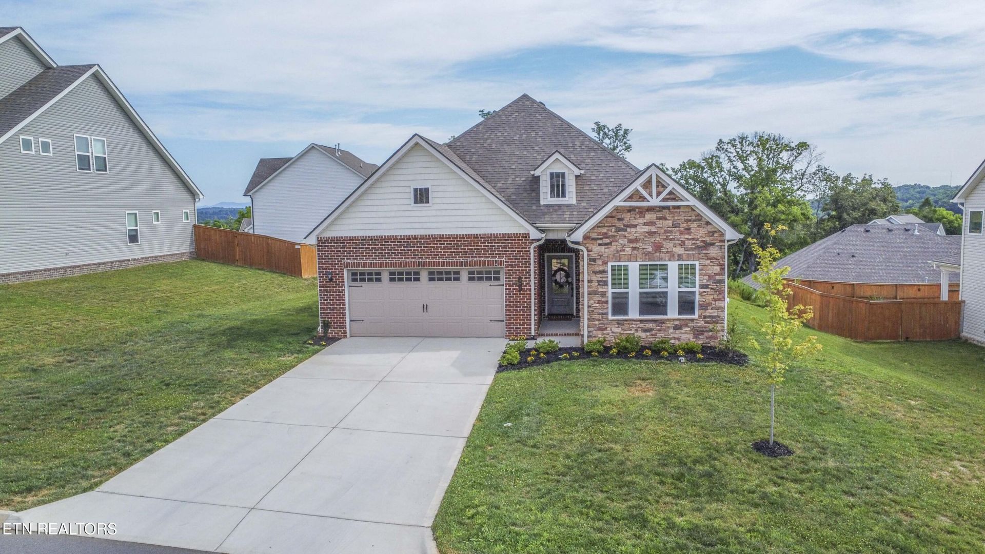 471 Sugar Maple Tr, Lenoir City, TN 37771 Main Photo