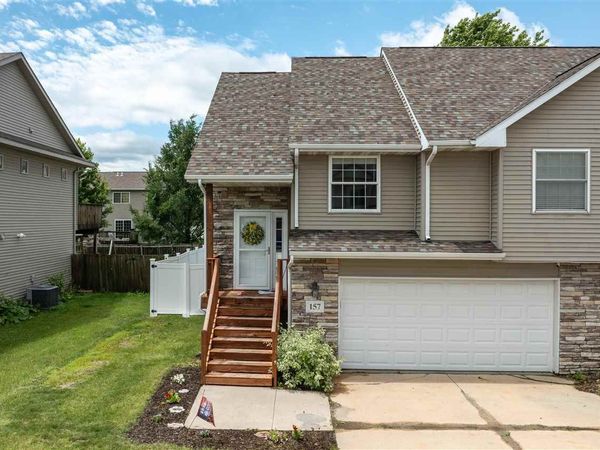 157 S Park Ridge Rd, North Liberty, IA 52317