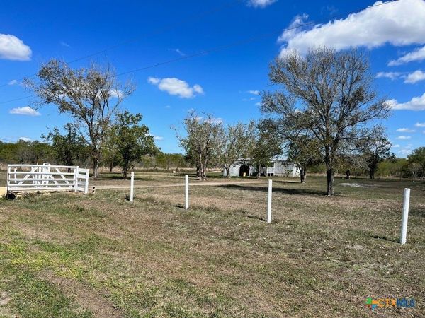 2887 Kemper City Road , Victoria, TX 77905
