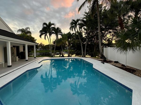 10791 SW 10th Place, Davie, FL 33324