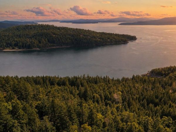 346 Deacon Hill Rd , Mayne Island, BC V0N 2J2