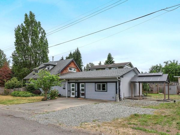 3863 Howard Ave, Royston, BC V0R 2V0