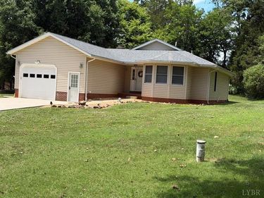 212 Virginia Avenue, Farmville, VA 23901