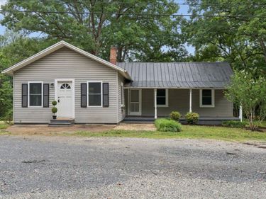 10049 Oakville Road, Gladstone, VA 24553