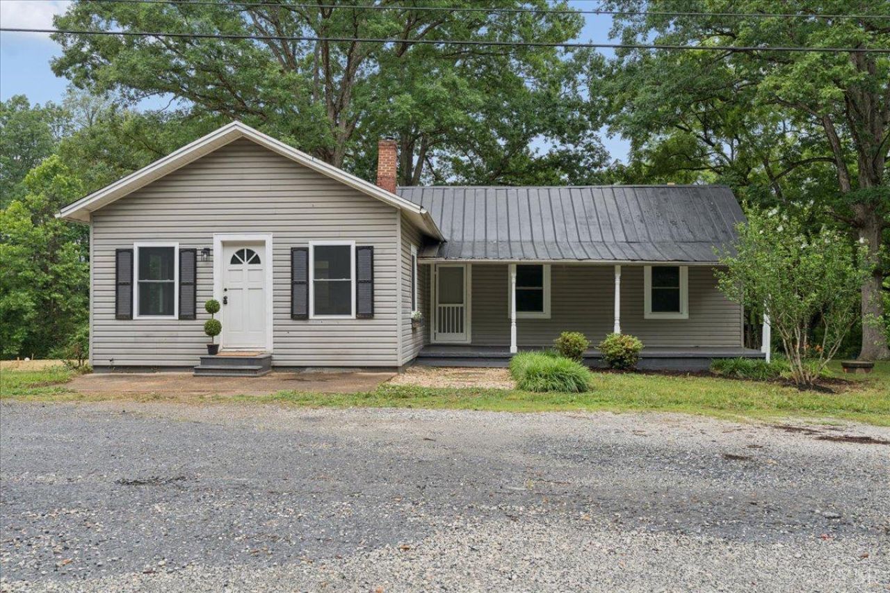 10049 Oakville Road, Gladstone, VA 24553
