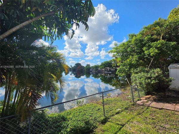 1529 SW 131 Avenue , Miami, FL 33184