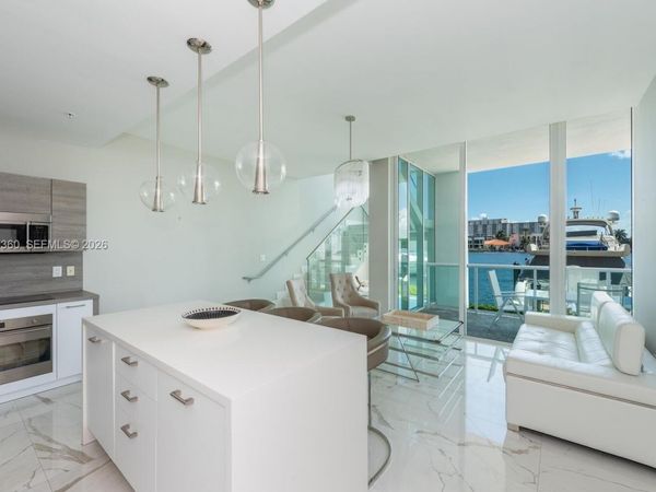 400 Sunny Isles Blvd , Unit 104, Sunny Isles Beach, FL 33160