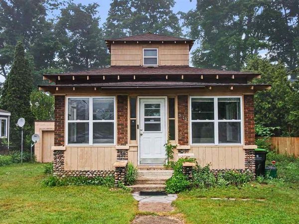 512 W Jefferson, Petoskey, MI 49770
