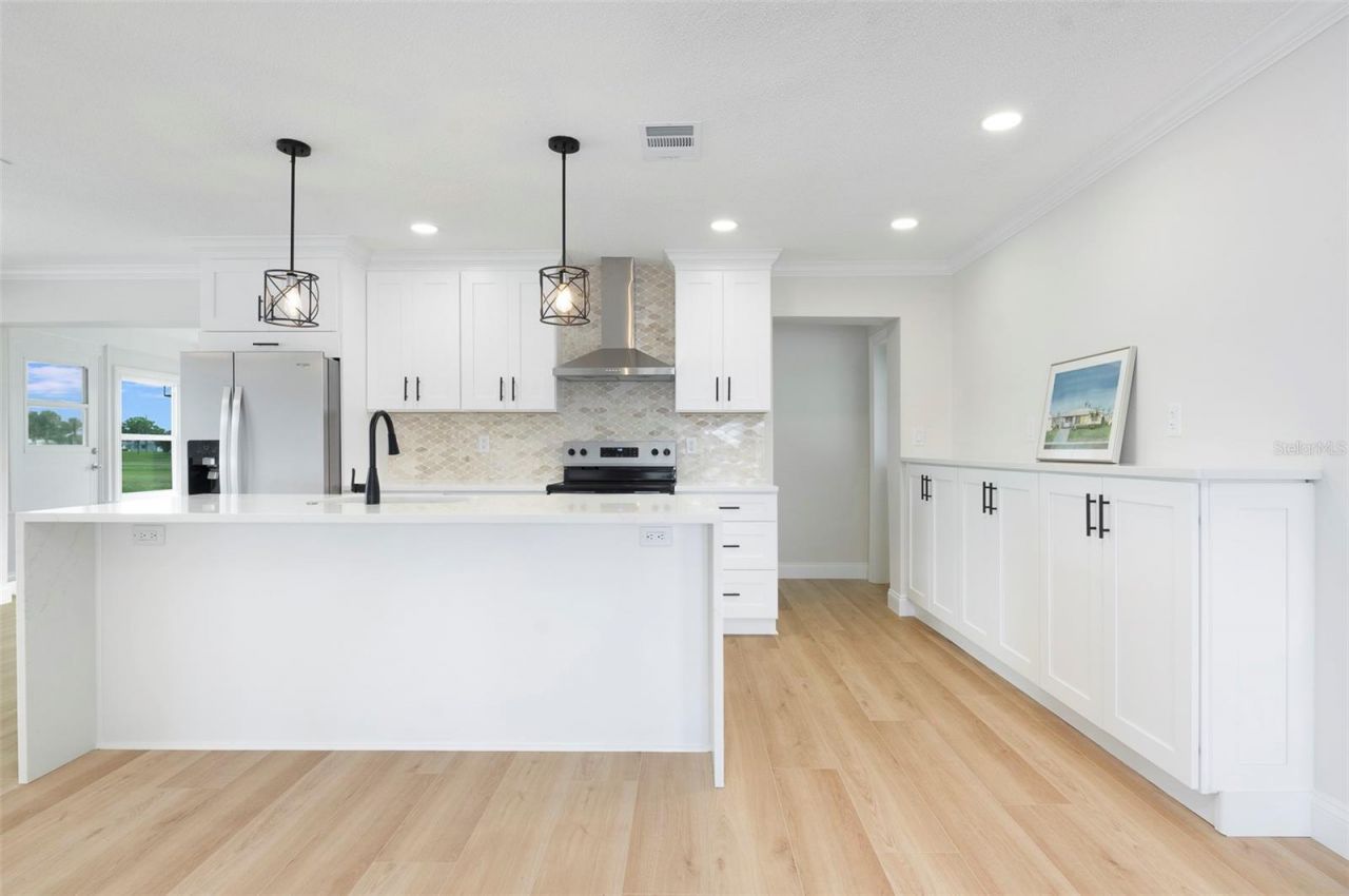 4034 Mainlands Boulevard N, Pinellas Park, FL 33782 Photo
