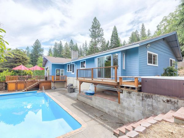 565 Henley Way, Ashland, OR 97520