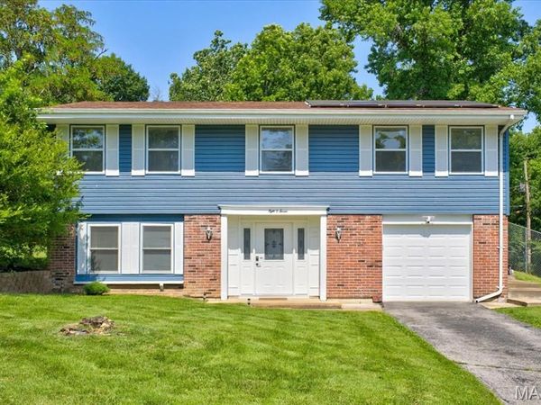 807 Gaillard Court , Ballwin, MO 63011