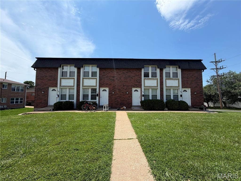 9548 Chamblin Drive, Saint Louis, MO 63123 Main Photo