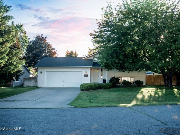 8579 N Cloverleaf DR , Hayden, ID 83835