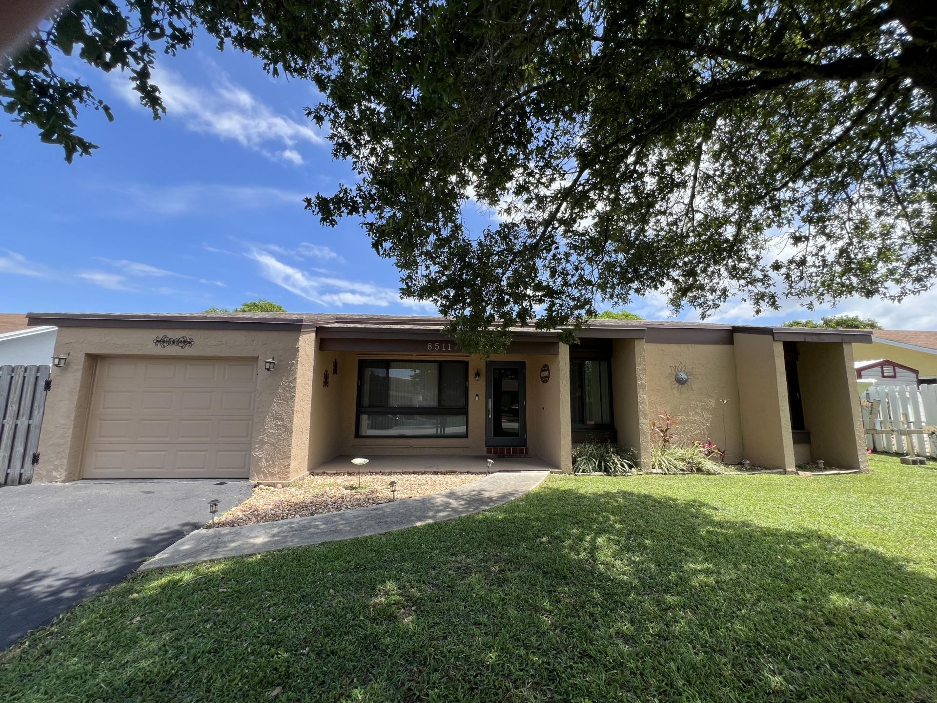 8511 NW 8th Street, Pembroke Pines, FL 33024 Photo