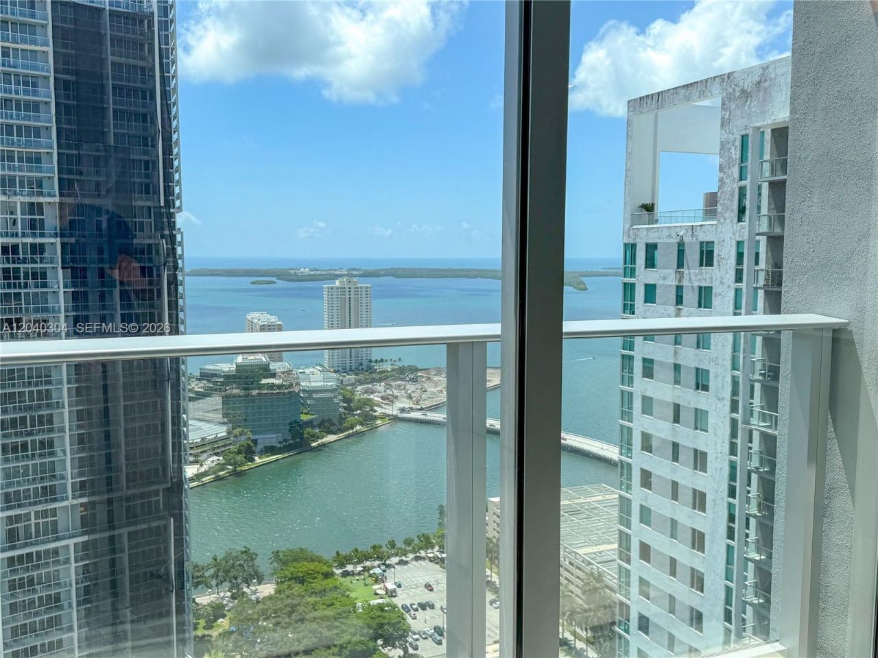 77 SE 5 , Unit 4015, Miami, FL 33131 Photo