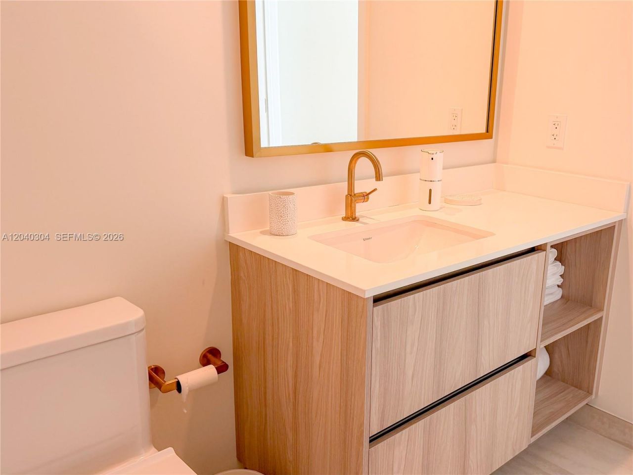 77 SE 5 , Unit 4015, Miami, FL 33131 Photo