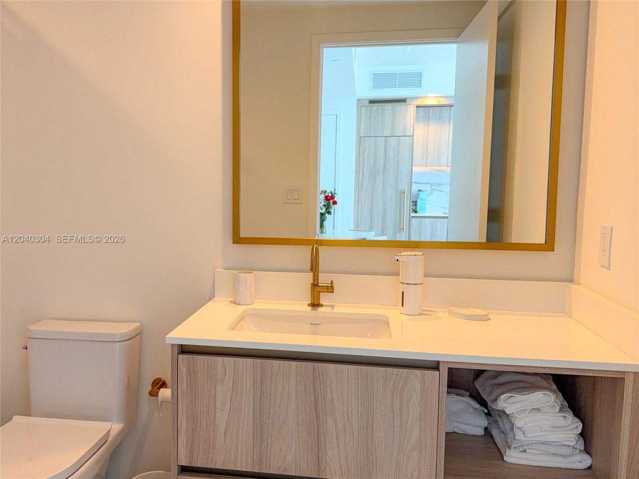 77 SE 5 , Unit 4015, Miami, FL 33131 Photo