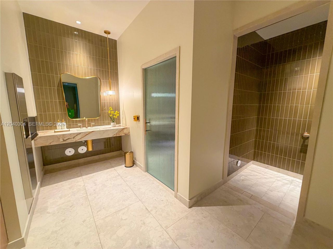 77 SE 5 , Unit 4015, Miami, FL 33131 Photo