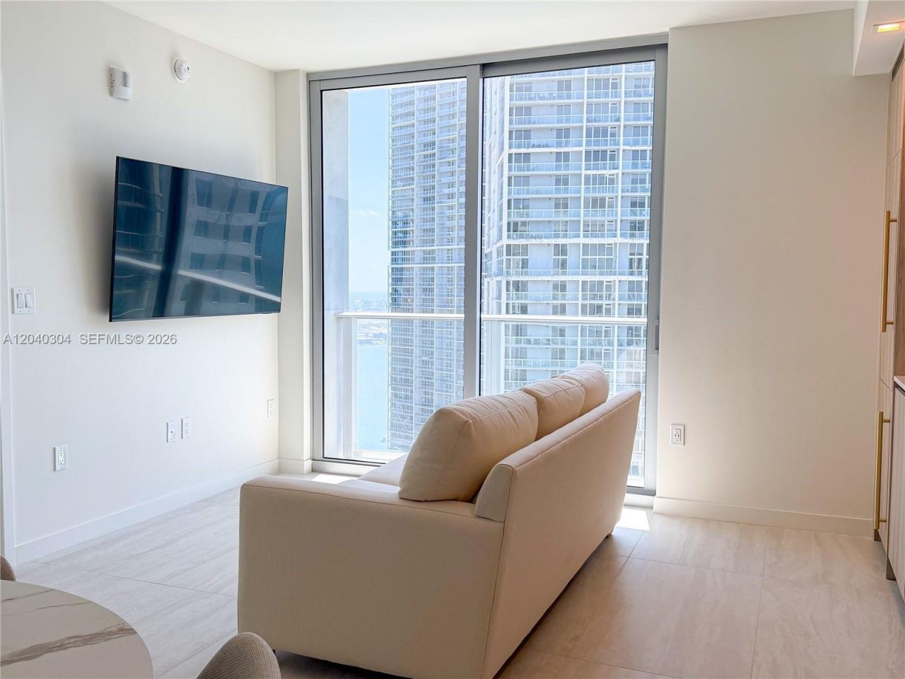 77 SE 5 , Unit 4015, Miami, FL 33131 Photo