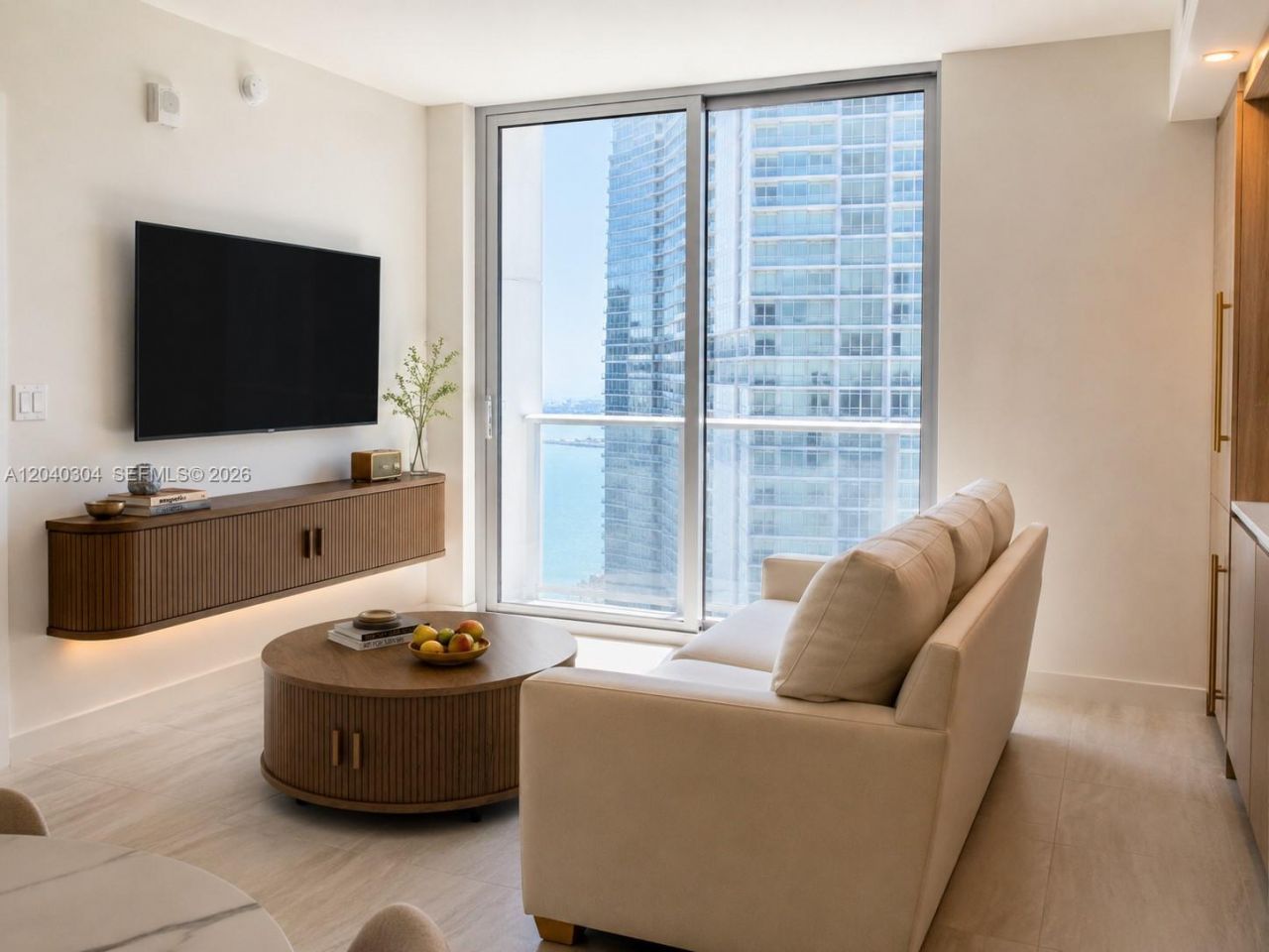77 SE 5 , Unit 4015, Miami, FL 33131 Photo