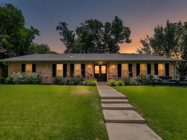3825 Twilight Drive S, Benbrook, TX 76116