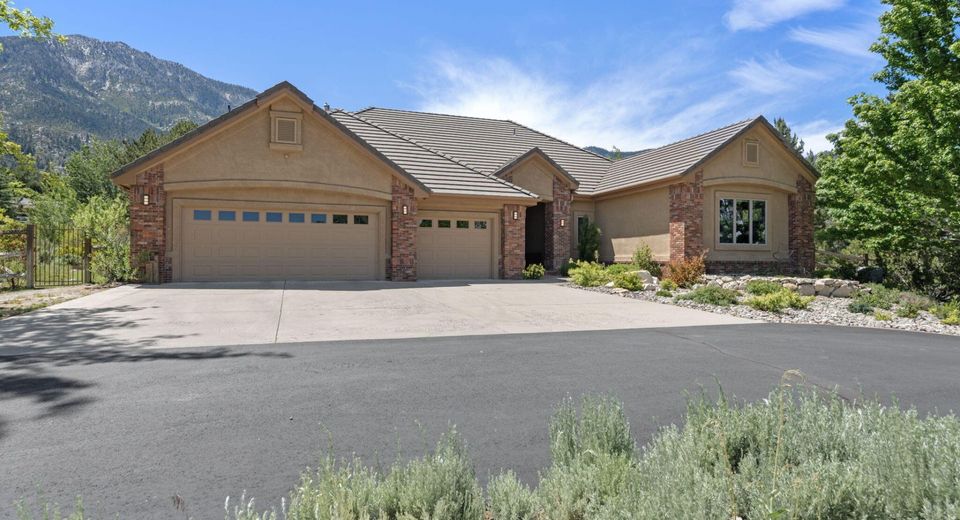 1030 Lakeside Drive, Gardnerville, NV 89460 Photo