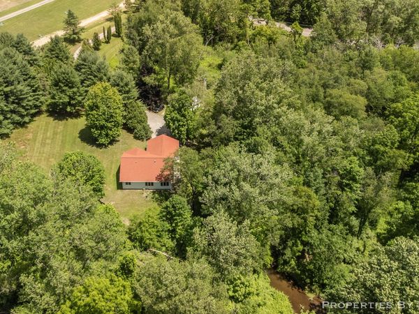 6635 Vinton Avenue NW, Comstock Park, MI 49321