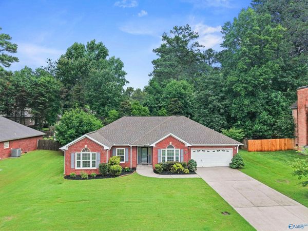 1693 Longleaf Drive NW, Huntsville, AL 35806