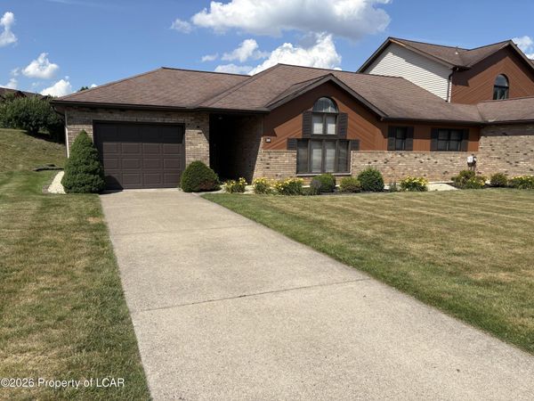 61 Countrywood Road, Hanover Township, PA 18706
