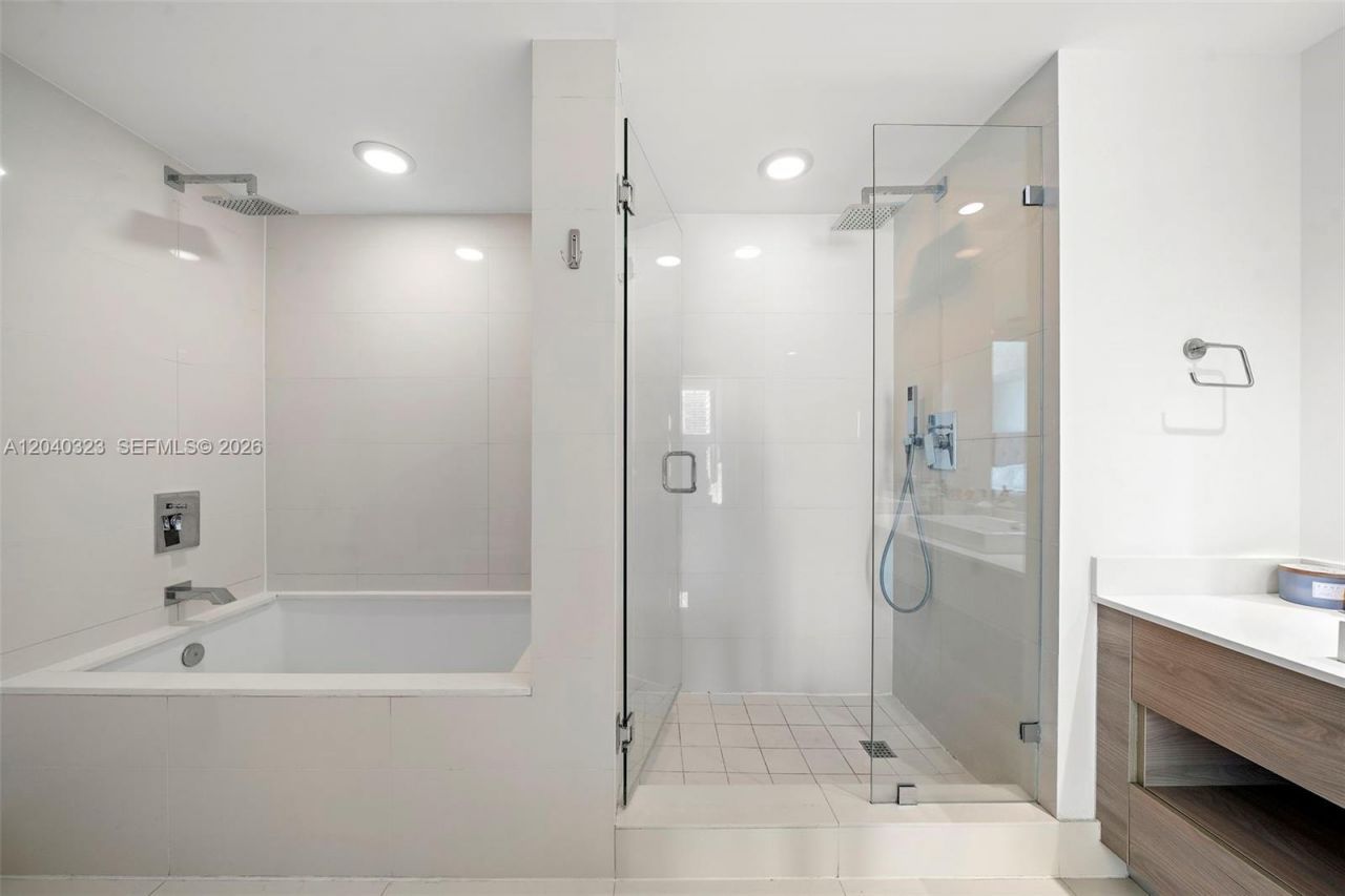 1300 S Miami Ave, Unit 2110, Miami, FL 33130 Photo