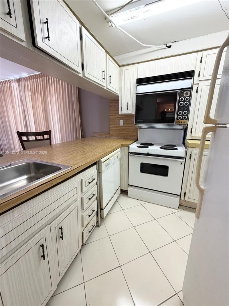 7899 NE Bayshore Ct, Unit 6A, Miami, FL 33138 Photo
