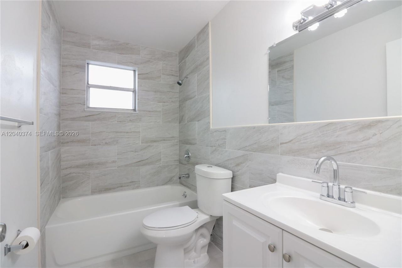 400 NE 1st St, Unit 108, Hallandale Beach, FL 33009 Photo