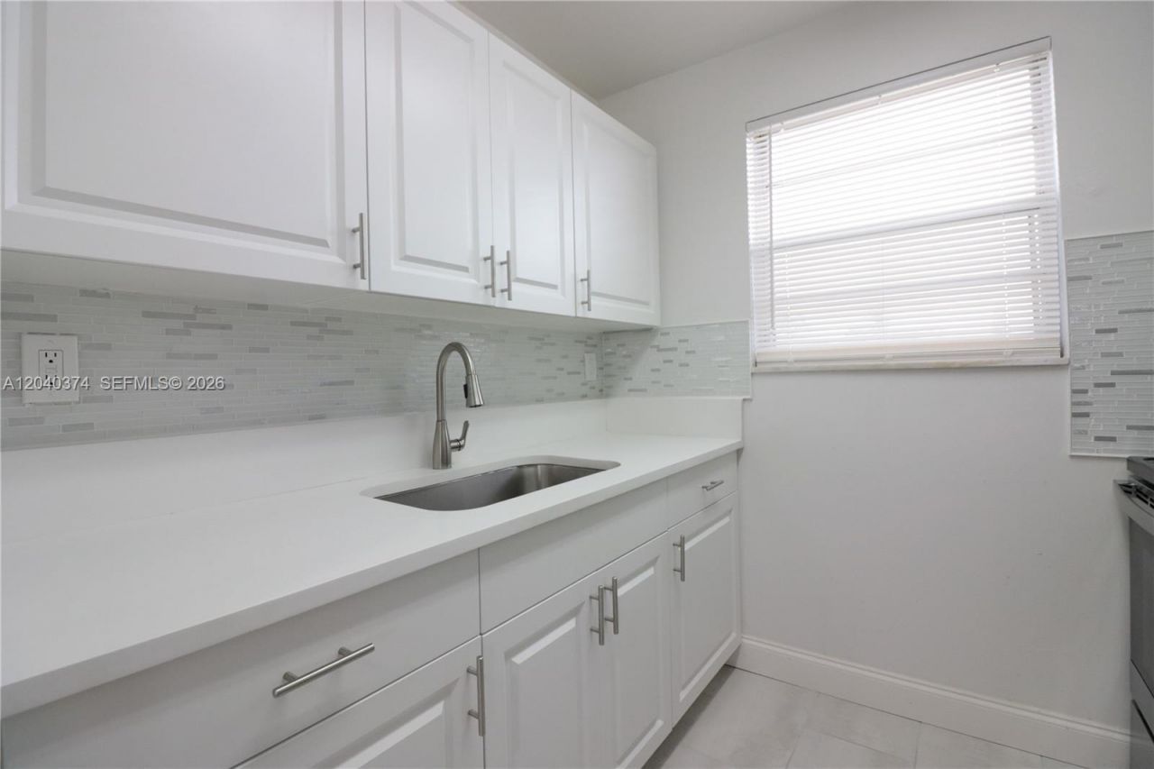 400 NE 1st St, Unit 108, Hallandale Beach, FL 33009 Photo