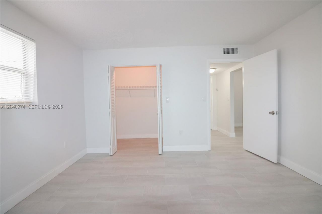 400 NE 1st St, Unit 108, Hallandale Beach, FL 33009 Photo