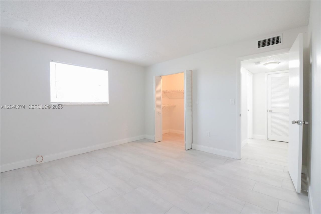 400 NE 1st St, Unit 108, Hallandale Beach, FL 33009 Photo