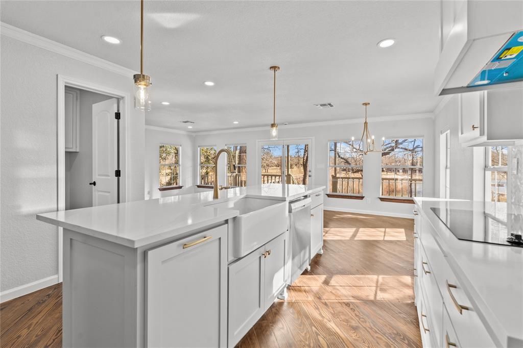 1701 E Lake Drive, Weatherford, TX 76087 Main Photo