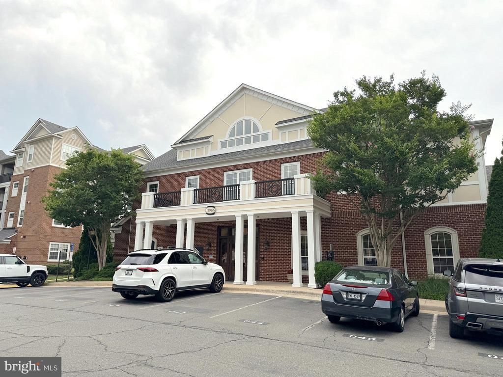 12921 Centre Park Circle, Unit 204, Herndon, VA 20171 Main Photo