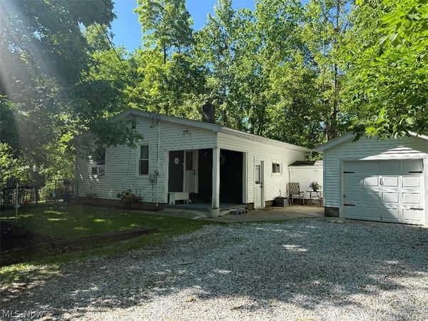 906 Dora Lane, Aurora, OH 44202