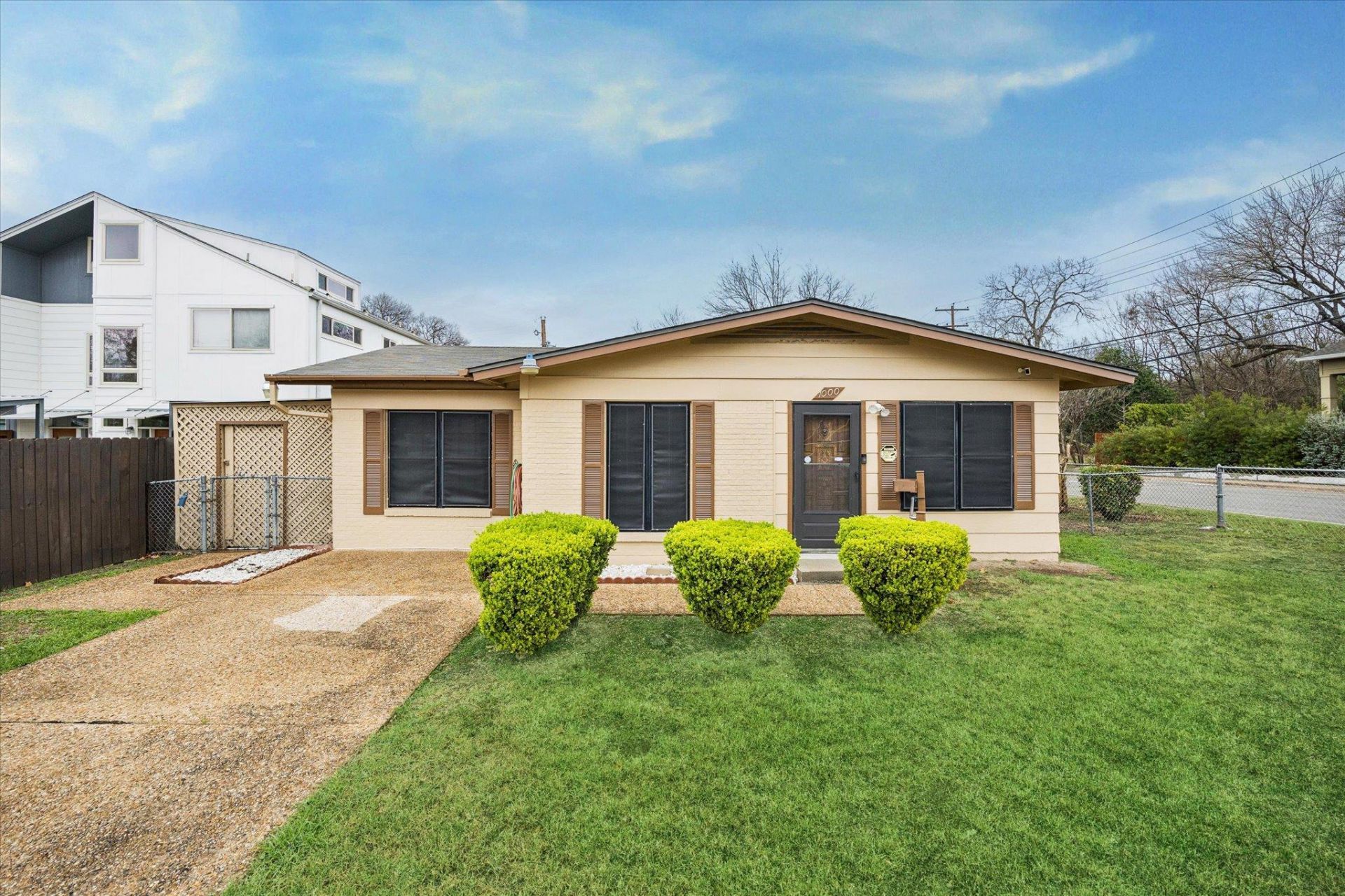 1000 S Center St , Austin, TX 78704 Main Photo